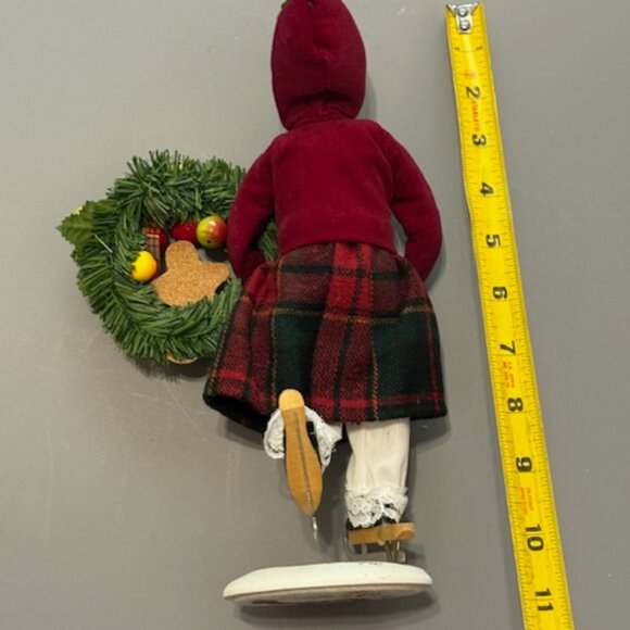 Vintage Byers Choice Carolers Christmas Figurine Chalfont Ice Skates SIGNED Girl - Picture 3 of 4